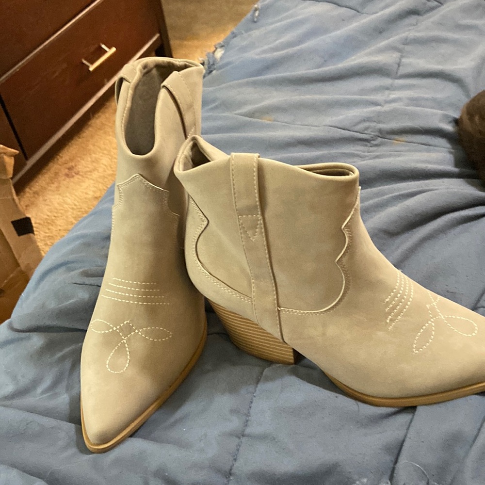 Qupid Ankle Boots Light Grey Size 8.5 Brand New